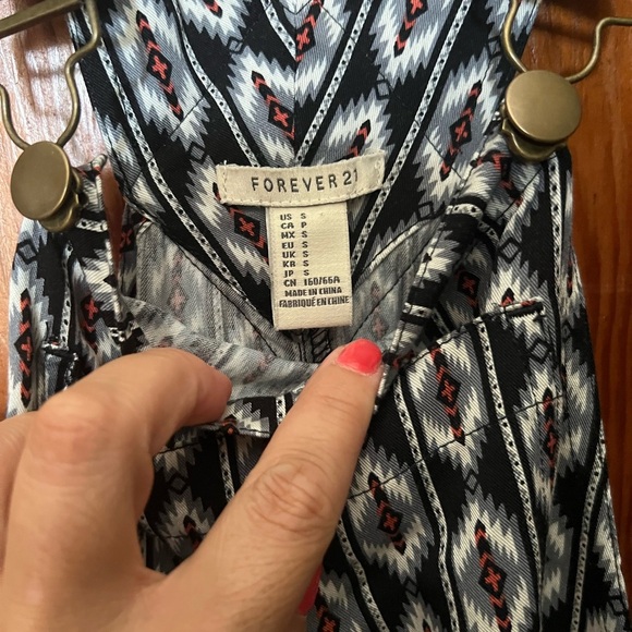 Forever 21 Cloth Overalls Patterned Women’s Small - Picture 6 of 7